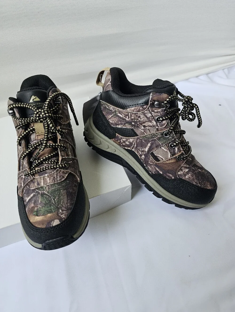 Ozark Trail Hiking Boots for Boys – Realtree Camouflage